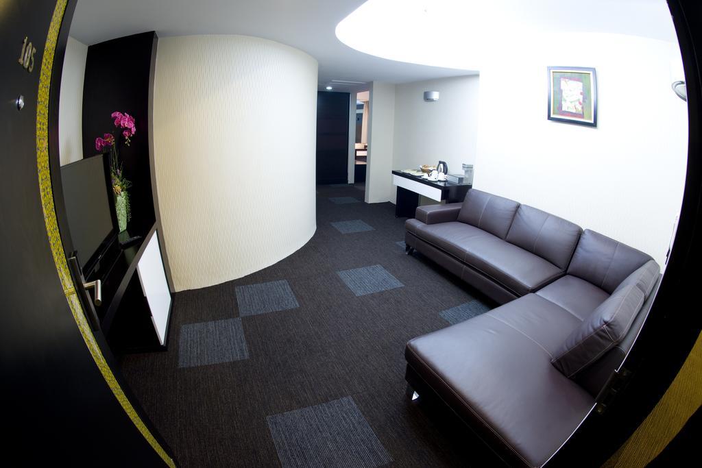 Avenue 64 Hotel Γιανγκόν Δωμάτιο φωτογραφία