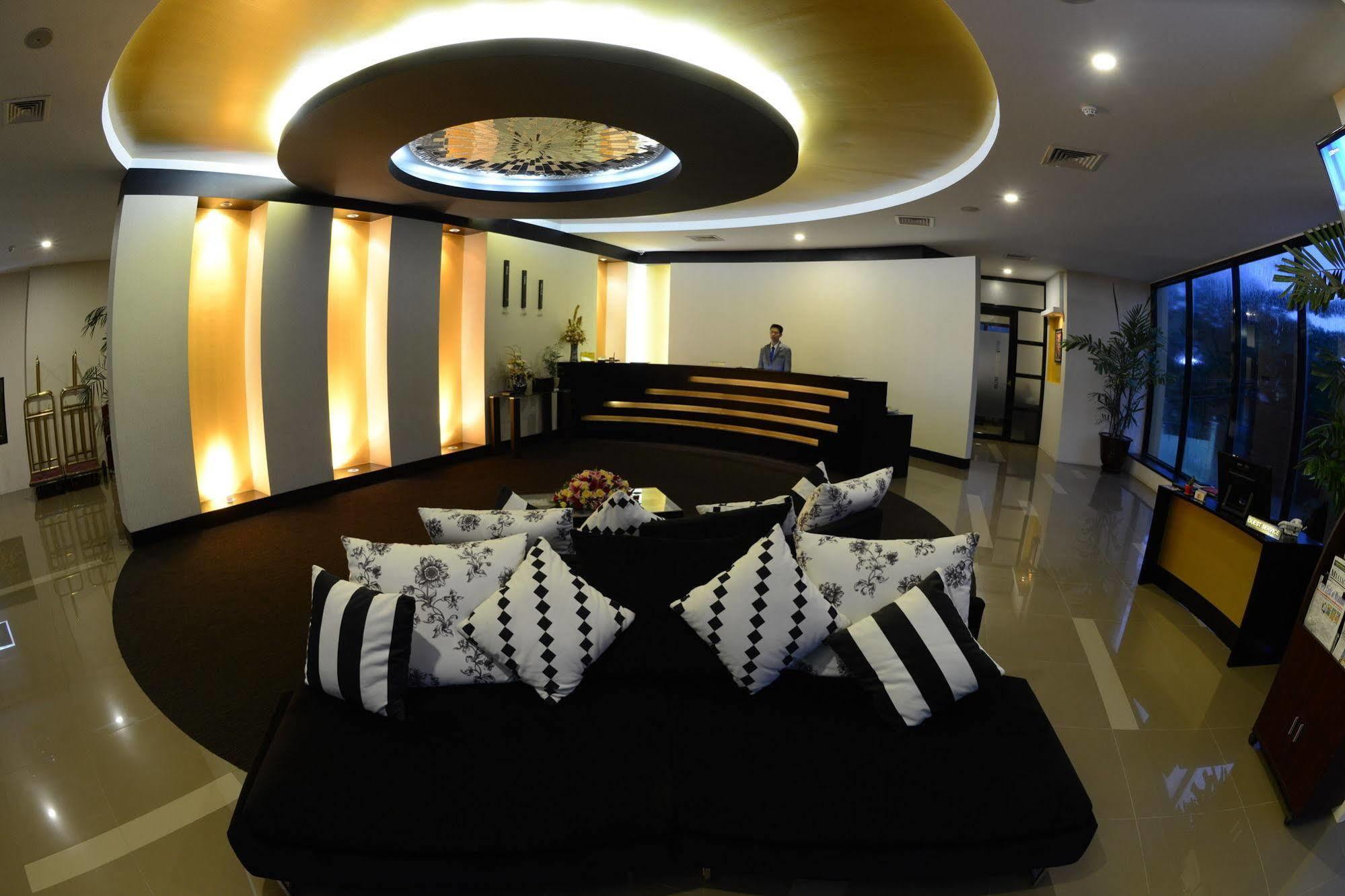 Avenue 64 Hotel Γιανγκόν Εξωτερικό φωτογραφία