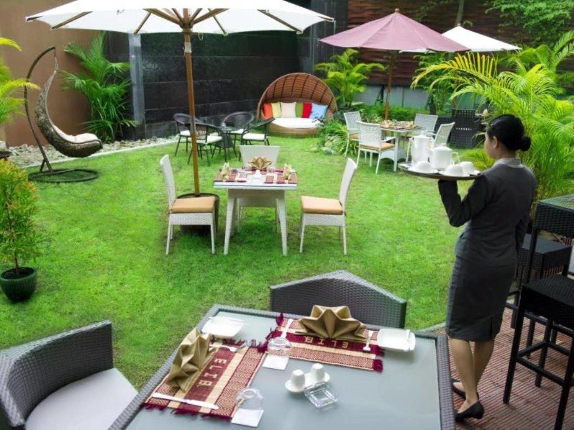 Avenue 64 Hotel Γιανγκόν Εξωτερικό φωτογραφία