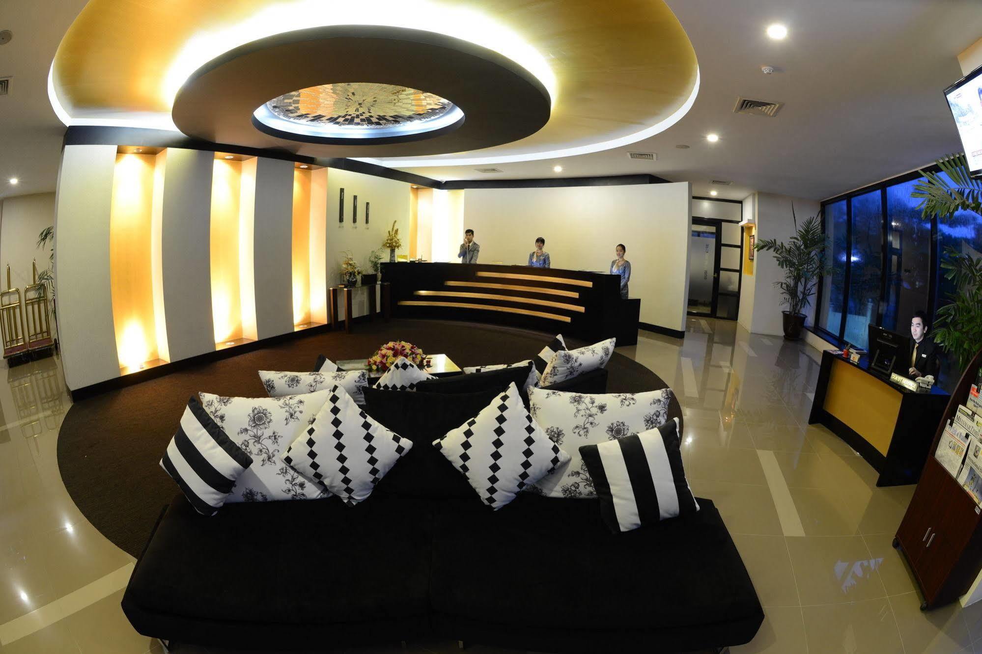 Avenue 64 Hotel Γιανγκόν Εξωτερικό φωτογραφία