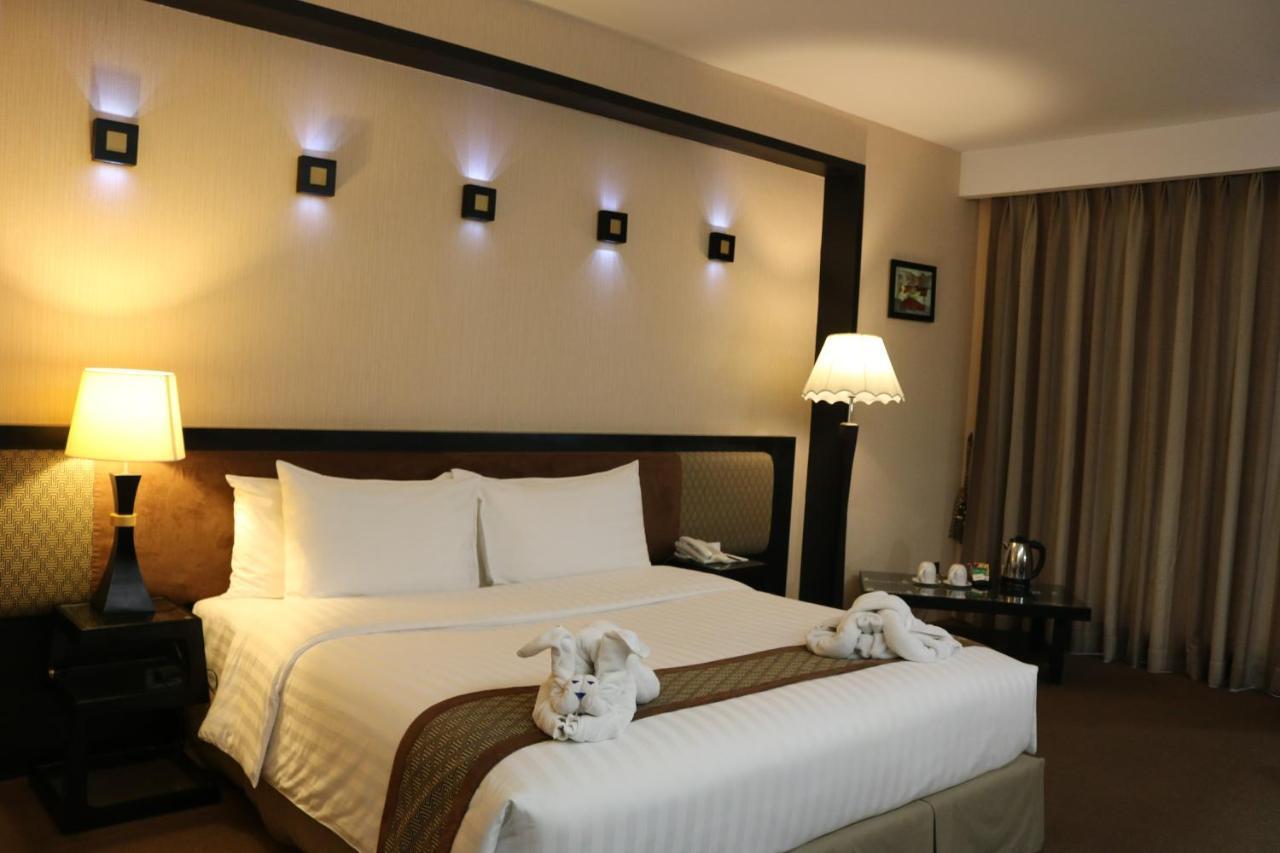Avenue 64 Hotel Γιανγκόν Εξωτερικό φωτογραφία